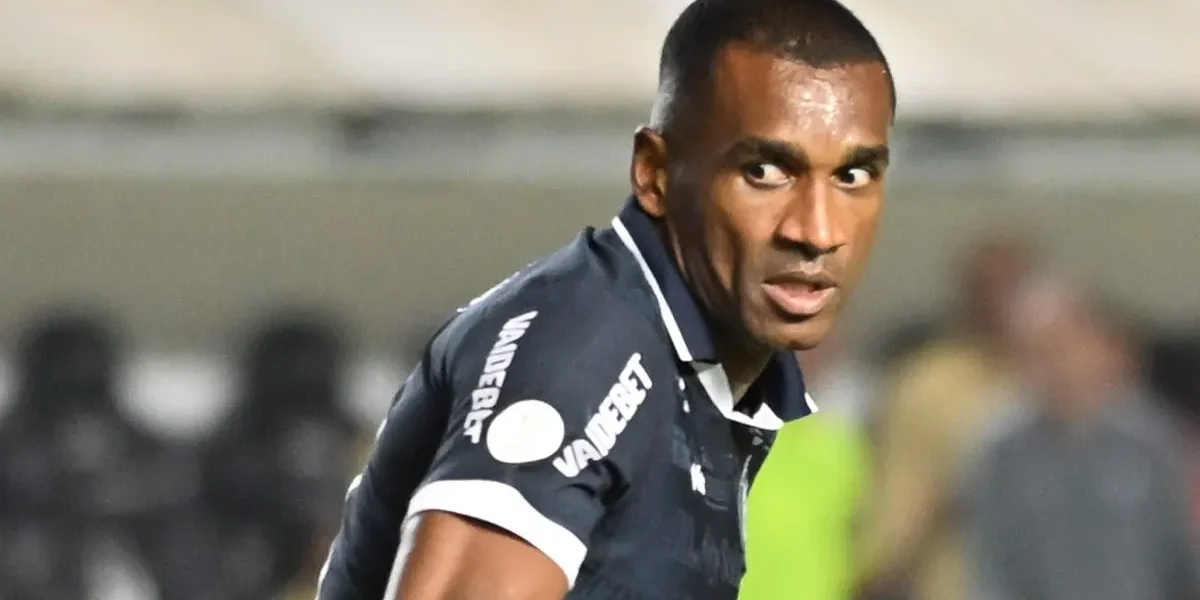 Daronco expulsa Marllon após VAR e torcida explode: ‘contra o menor’