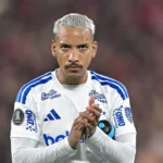 Matheus Pereira minimiza provocações com Jorginho: ‘Faz parte do jogo’