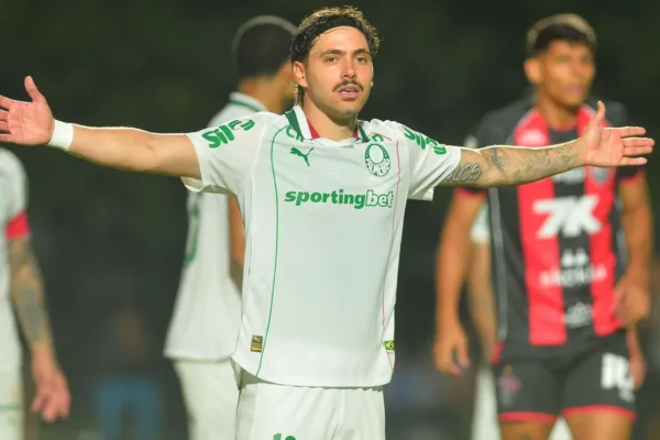 Maurício, do Palmeiras, é denunciado no STJD e pode pegar até seis jogos