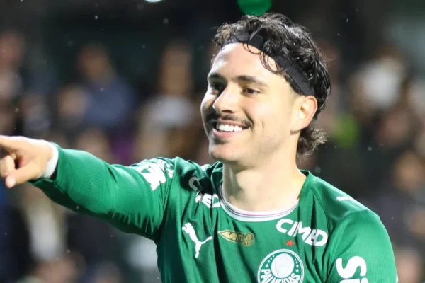 Palmeiras domina, marca com Mauricio e Jhon Arias e abre vantagem sobre o Fortaleza