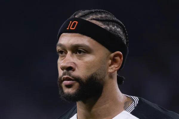 Corinthians Bate o Martelo: Memphis Depay Fora do Timão em Defesa das Finanças