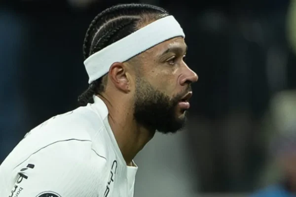Corinthians e Memphis Depay: renovação encaminhada e acordo com staff