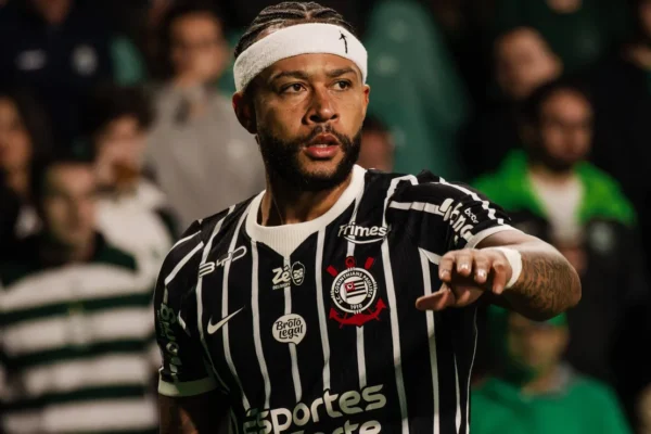 Memphis Depay é novidade no Corinthians; Diniz decide entre Carrillo e Lingard