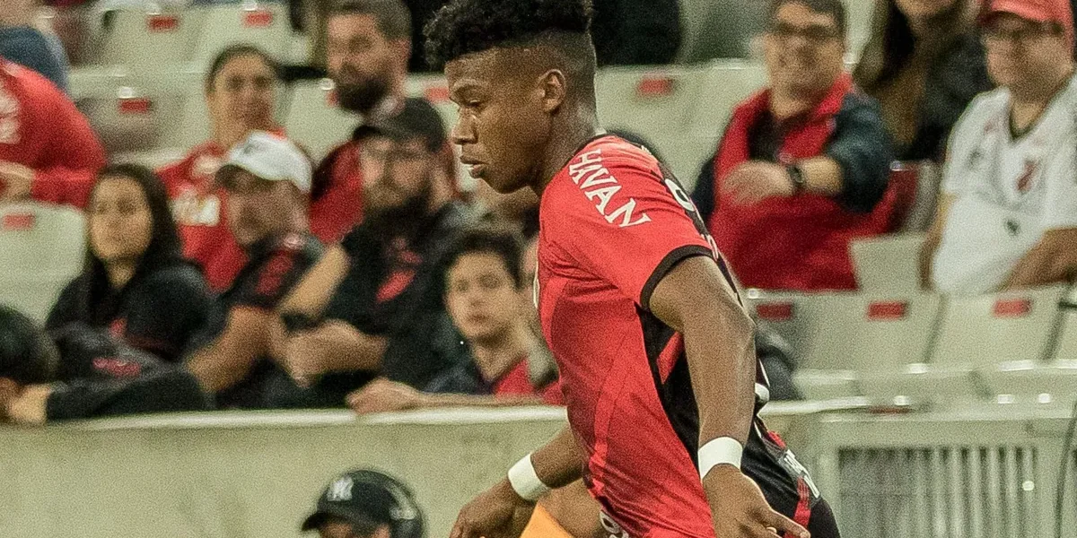 Vasco quer John Mercado, mas Sparta Praha recusa proposta inicial