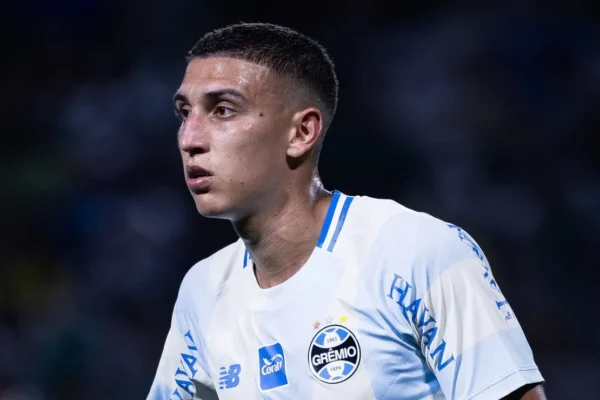 Monsalve afastado no Grêmio após recusar três propostas de saída