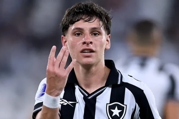 Botafogo ajusta detalhes e renova com Montoro até 2031