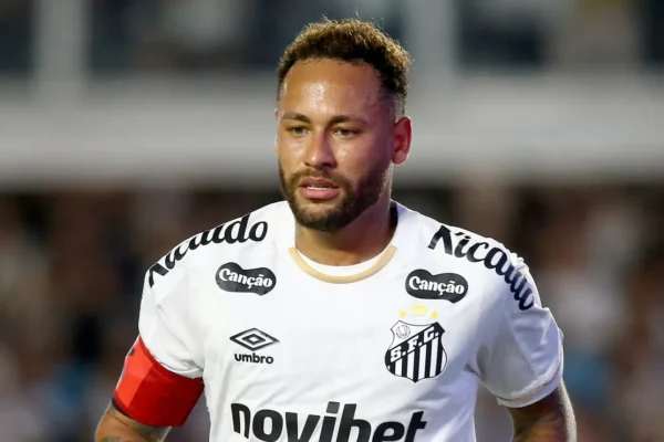 Cuca mantém mistério sobre Neymar no gramado sintético contra o Palmeiras