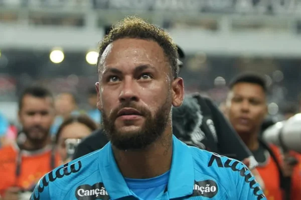 Neymar se envolve em confusão com dirigentes do Remo após classificação do Santos