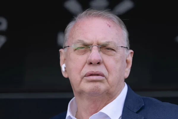 Corinthians: Stabile sob pressão e pode voltar atrás com Depay