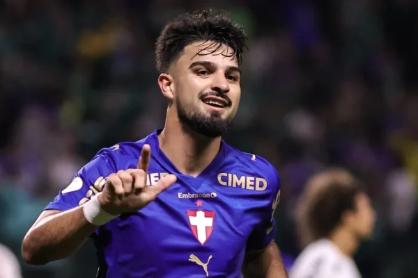 Palmeiras atropela Santos por 3 a 0 e abre vantagem nas quartas da Copa do Brasil