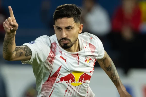 Pedro Henrique reencontra o Corinthians e expõe plano do Bragantino