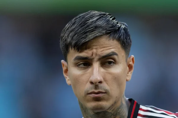 Pulgar no radar árabe: estafe se reúne com clubes após silêncio do Flamengo