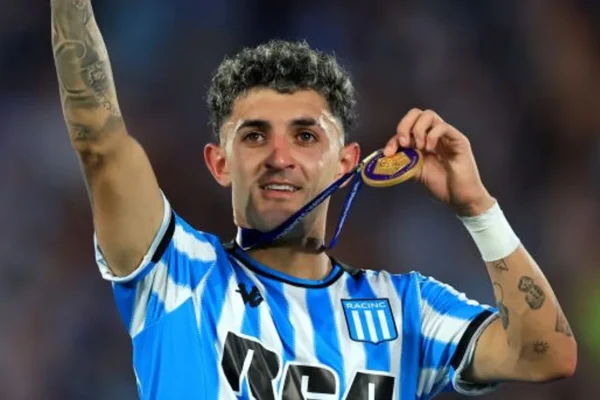 Santos negocia troca de Adonis Frías por Gastón Martirena com Racing