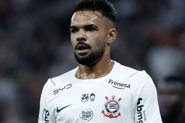 Raniele pede desculpas, mas suspensão pode tirá-lo de dois jogos do Corinthians