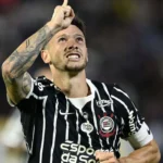 Corinthians vence Bragantino com falha de Volpi, mas segue sofrendo com poucas finalizações