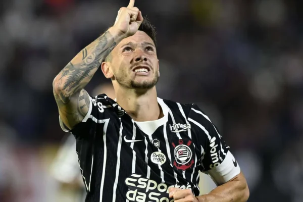 Corinthians vence Bragantino com falha de Volpi, mas segue sofrendo com poucas finalizações