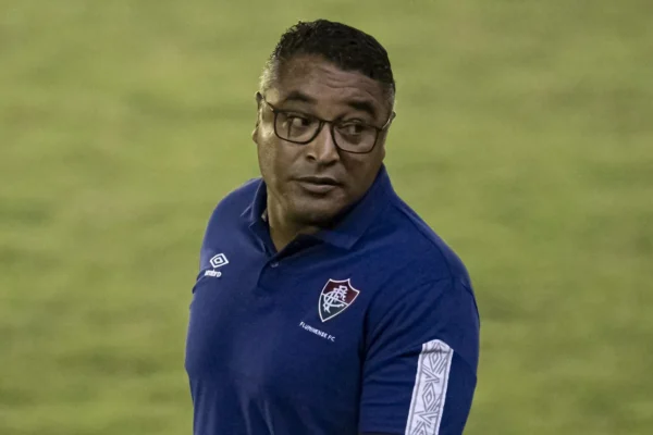 Roger Machado surge como favorito no Flu e agrada diretoria