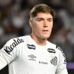 Rollheiser fora? Santos pode negociar meia na janela após nova derrota