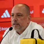 Inter de olho no mercado: proposta por Eliasson, do AEK, para fugir da degola
