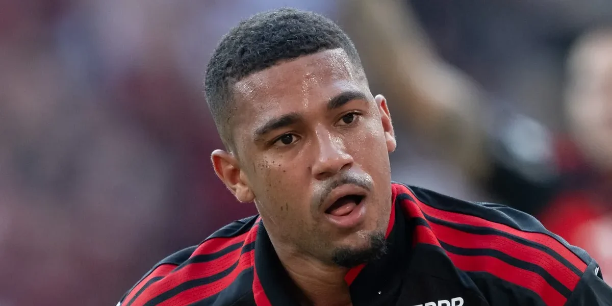 Samuel Lino brilha, Flamengo atropela Botafogo e pressiona o Palmeiras
