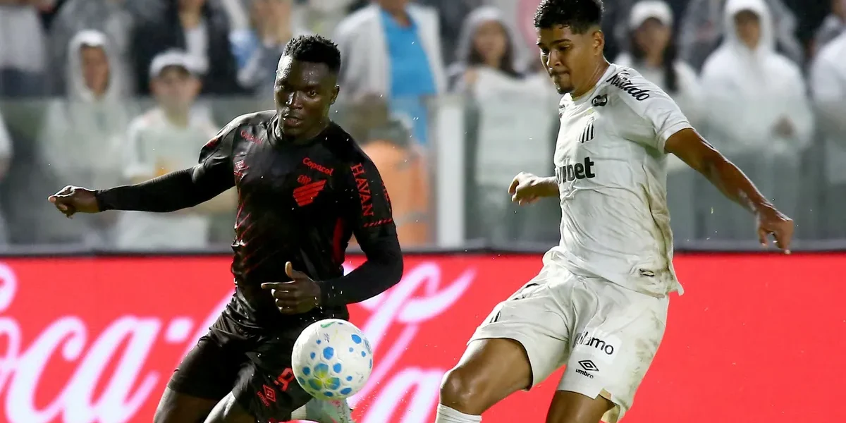 Santos tropeça na Vila: Furacão vence por 2 a 0 e Peixe afunda no Z4
