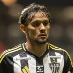 São Paulo encaminha contratação de Scarpa com redução salarial
