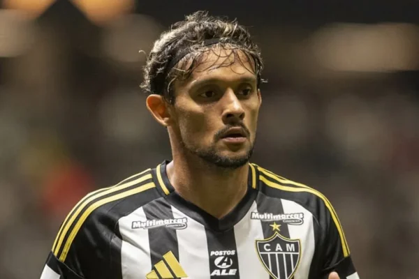 São Paulo encaminha contratação de Scarpa com redução salarial