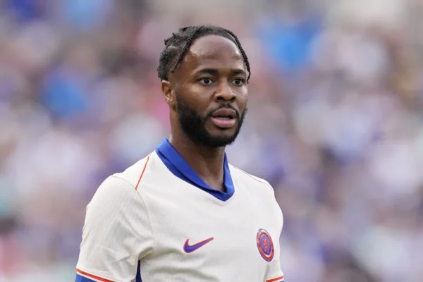 Sterling é oferecido ao Vasco, mas salário milionário trava negócio; entenda