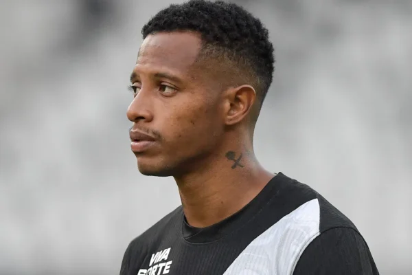 Vasco domina, mas perde chances e é goleado pelo Santos em São Januário