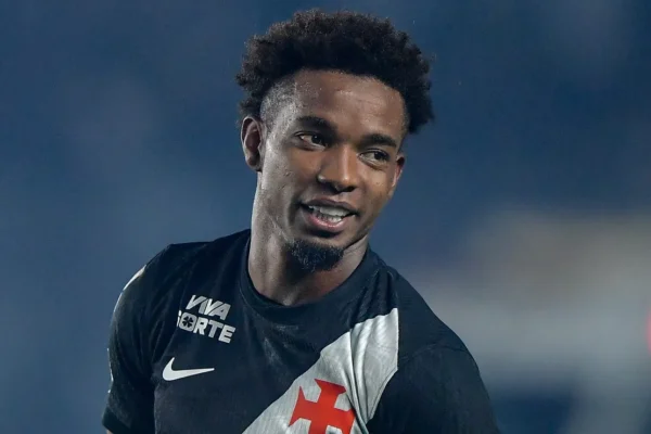 Vasco sem Thiago Mendes: Pedro Emanuel define substituto para o clássico
