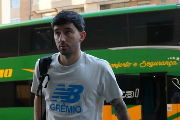 Grêmio chega a SP com 24 nomes e novidades para duelo contra o Mirassol