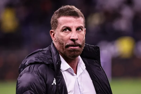 Pedrinho abre o jogo: Vasco pode enfrentar o Vitória no Maracanã?