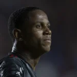 Flamengo endurece e trava saída de Wallace Yan para o Bragantino