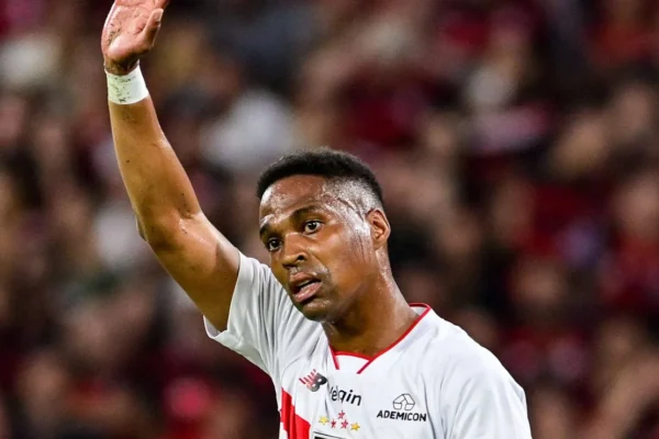 Dorival explica ausência de Enzo Díaz e Wendell joga com dores: bastidores do SPFC