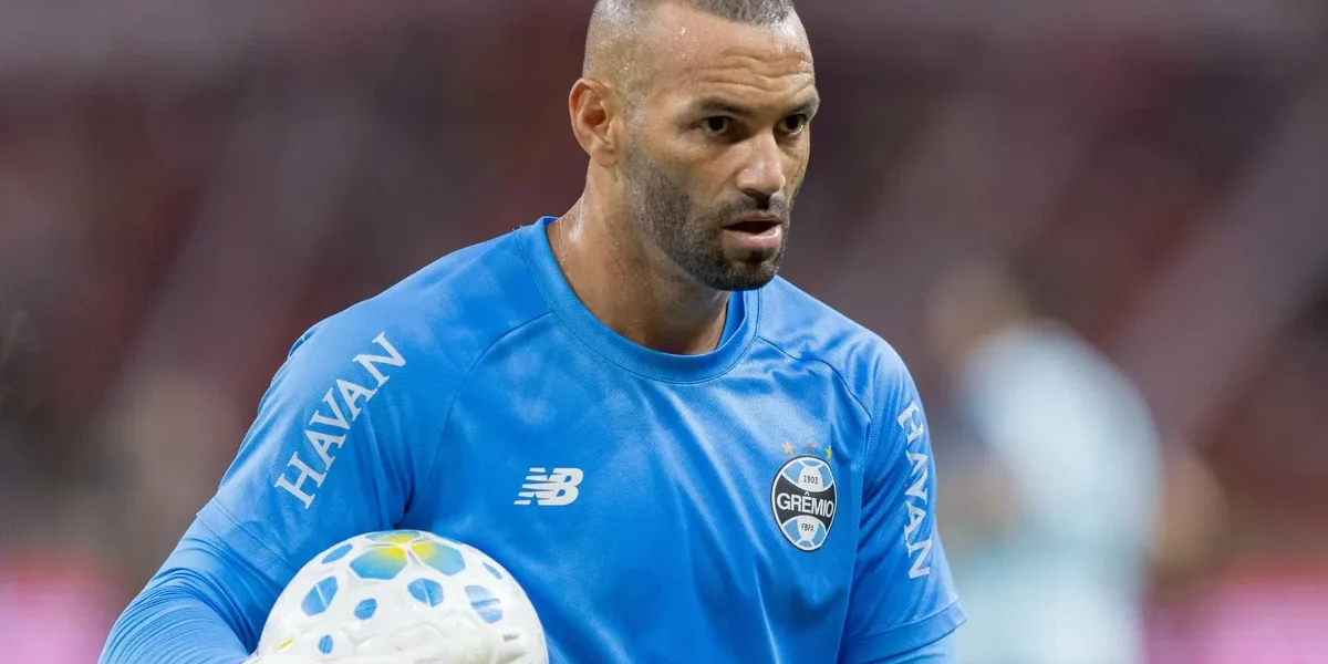 Weverton apoia novas regras, mas alerta: ‘E se o goleiro estiver sangrando?’