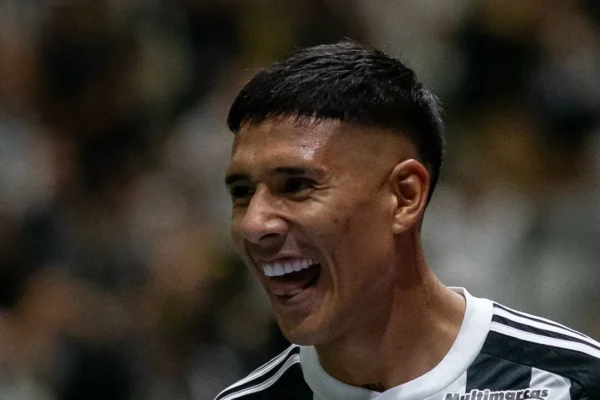 Santos promete acabar com transferban até sexta e mira Zaracho, ex-Atlético-MG