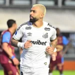 Gabigol faz 100º gol, Santos vira sobre Macará e larga na frente na Sul-Americana