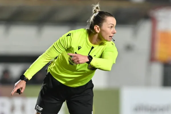 Charly Deretti: primeira árbitra mulher a estrear na Série A em SP x Coxa