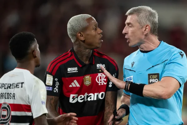 Futebol brasileiro: quando o espetáculo vira um show de reclamações