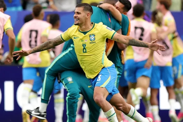 Bruno Guimarães a um passo do Arsenal: negócio pode fechar ainda esta semana