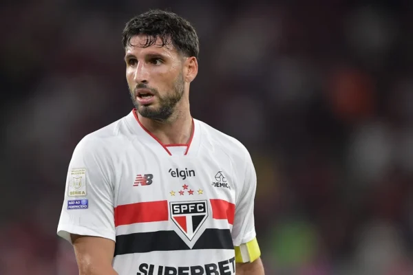 Calleri domina o ar: rei dos duelos aéreos entre atacantes no Brasileirão
