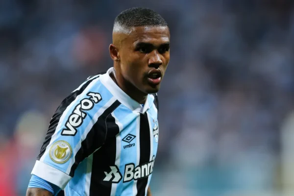 30 contratações que viraram pesadelo no futebol brasileiro
