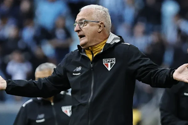 Dorival Júnior paga o preço: estratégia falha e São Paulo perde de virada para o Grêmio