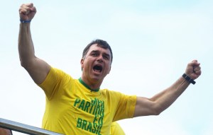 Flávio Bolsonaro: 1,8 mil ameaças de morte e a sombra do medo na campanha