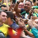 Flávio Bolsonaro atrai 8,9 mil apoiadores em Copacabana, aponta USP