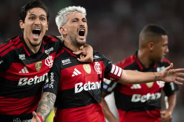 Flamengo mostra força, sofre, mas confirma favoritismo na Libertadores