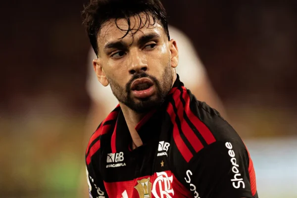 Paquetá quebra o silêncio e exalta Gerson antes de duelo decisivo na Libertadores