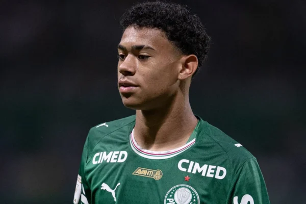 PSG de olho: Scout acompanha joia de 18 anos do Palmeiras na Libertadores