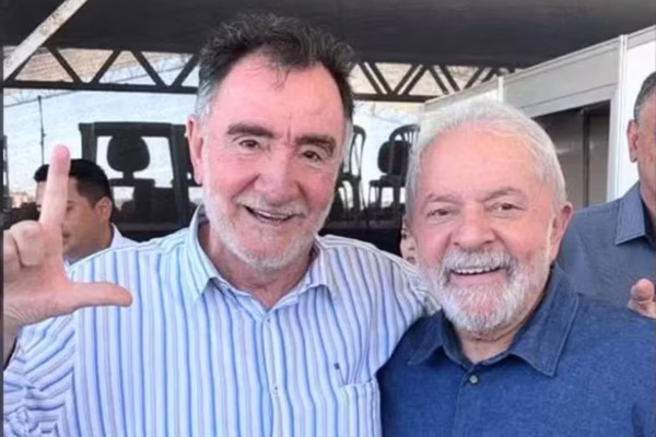 Patrus abre mão de debate em MG para apoiar Lula em SP