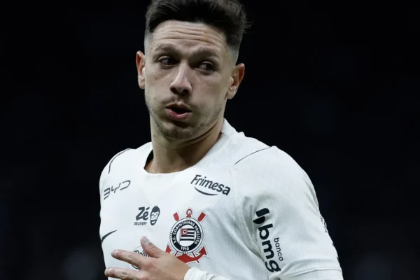Garro defende elenco do Corinthians após queda na Copa do Brasil